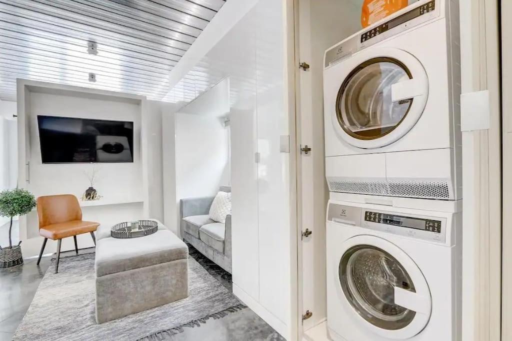 Kcm Mikros Smart Apartments 2 克里夫兰 外观 照片