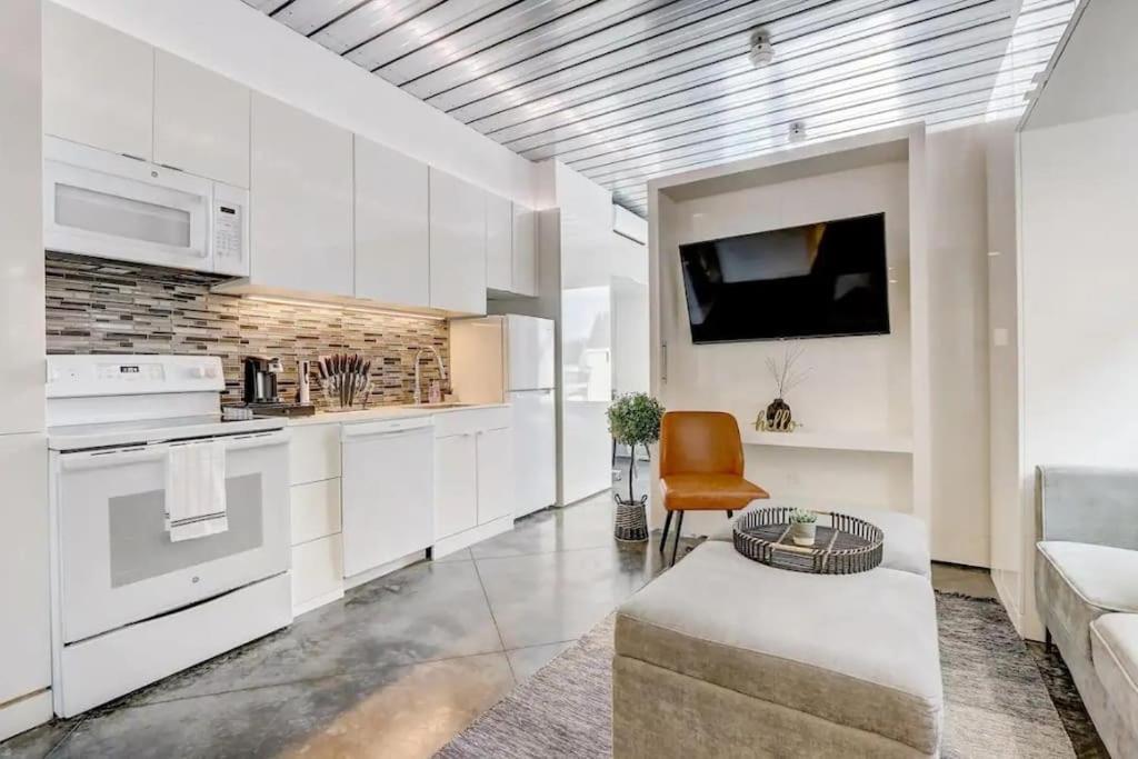 Kcm Mikros Smart Apartments 2 克里夫兰 外观 照片